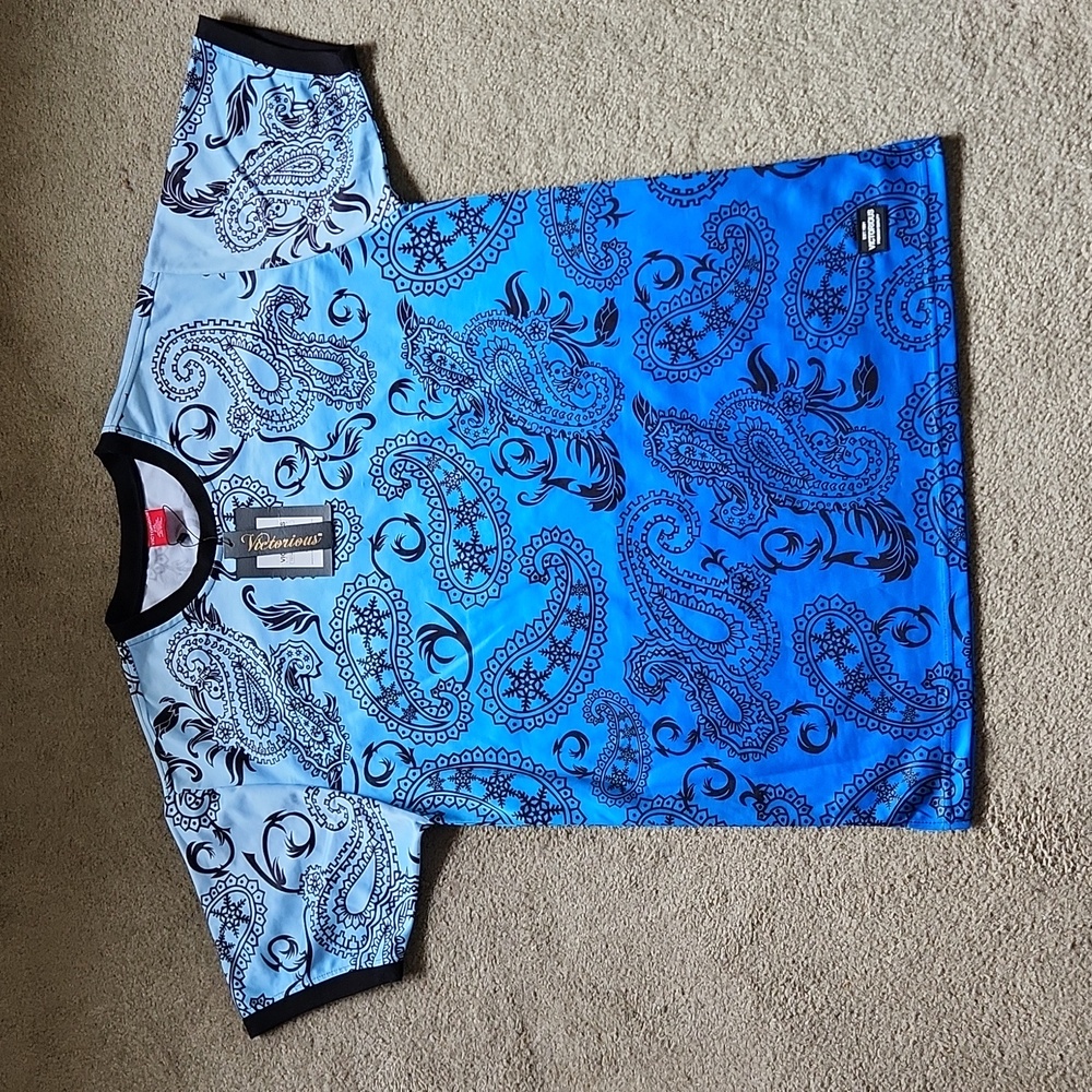 Mens short sleeve top. New size 2XL